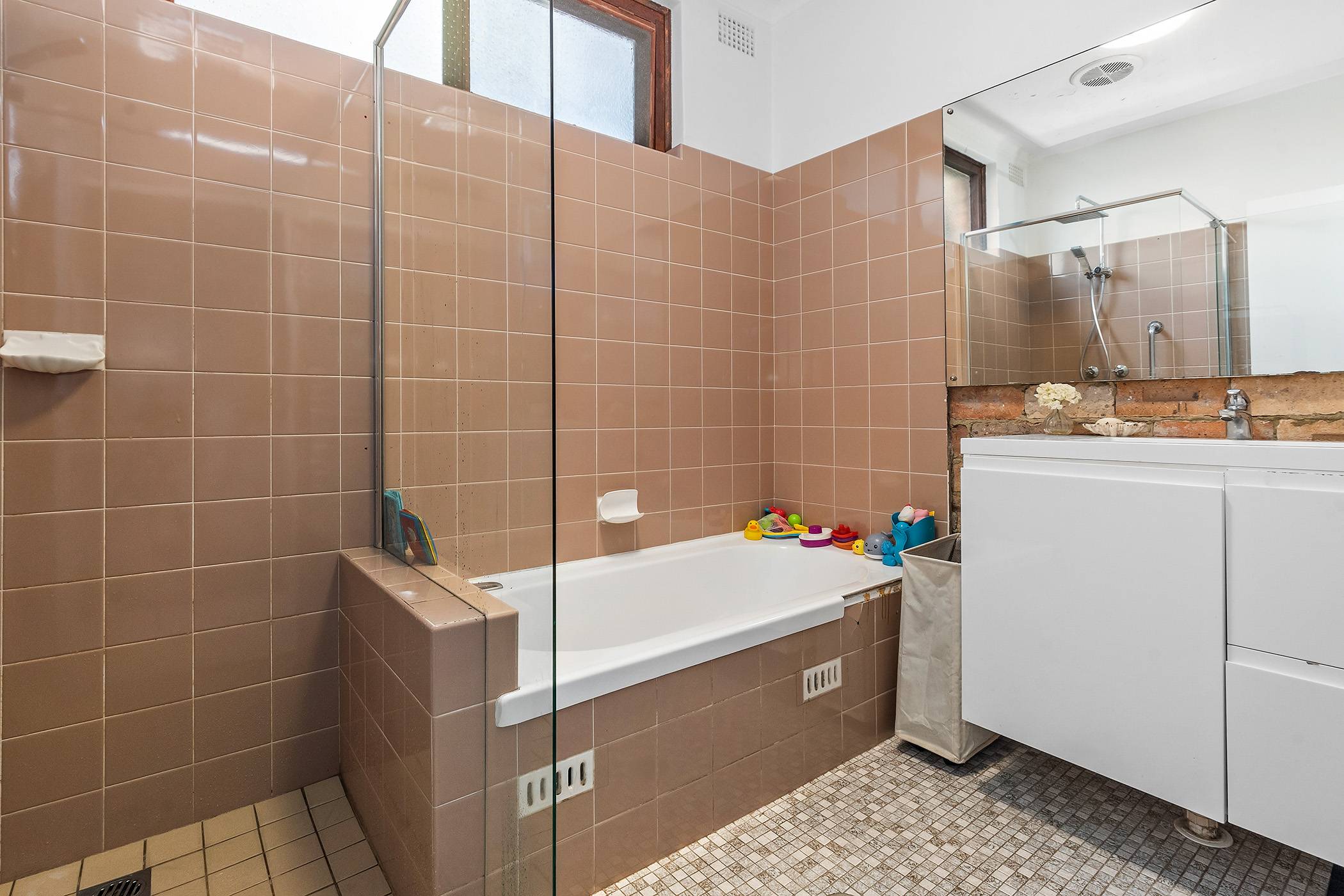 Carolyn House Bathroom Before Renovation